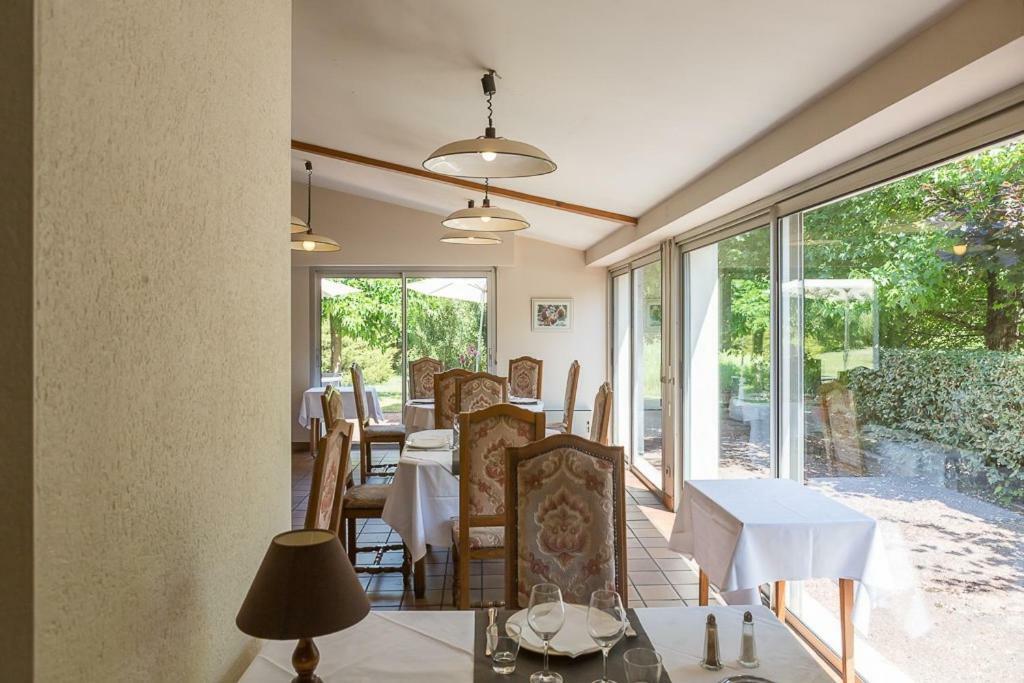 Les Platanes Hotel Etauliers Bagian luar foto